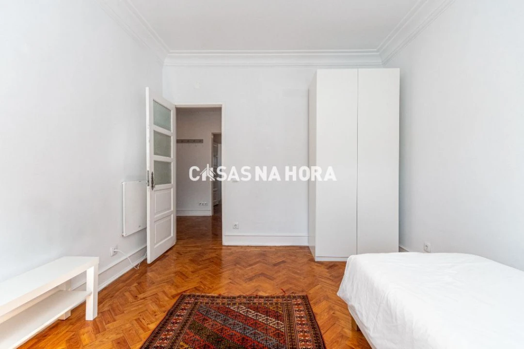 Apartamento T3 para Arrendamento em Campolide Foto 9