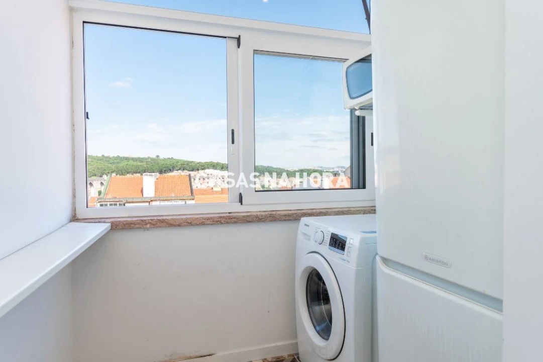 Apartamento T3 para Arrendamento em Campolide Foto 16