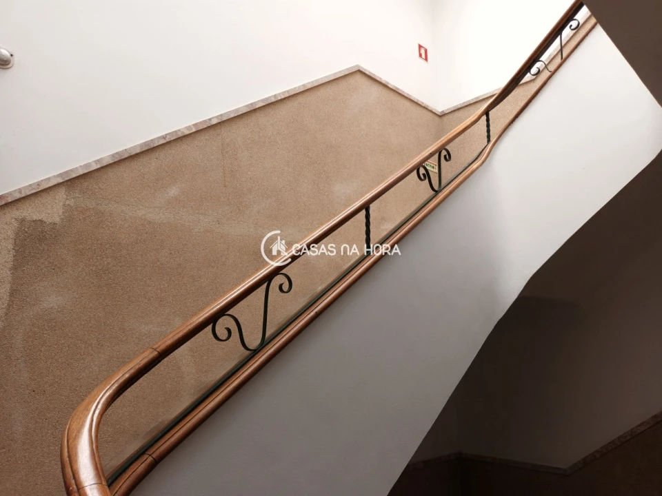 Apartamento T3 para Arrendamento em Campolide Foto 23