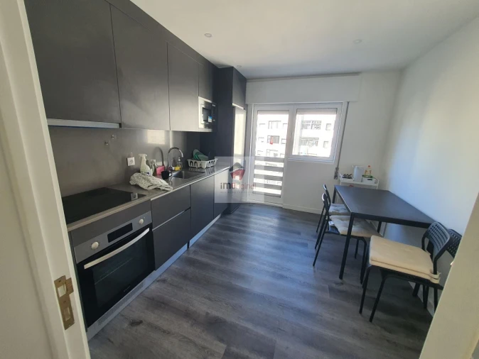 Apartamento T1 para Arrendamento em Vilar de Andorinho Foto 7