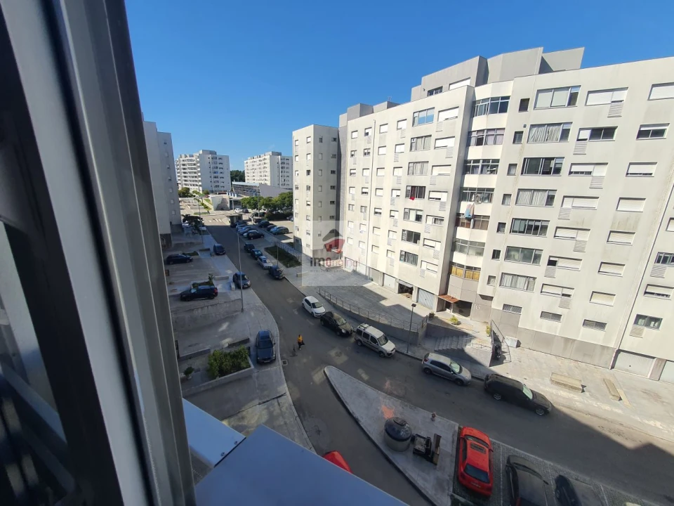 Apartamento T1 para Arrendamento em Vilar de Andorinho Foto 1