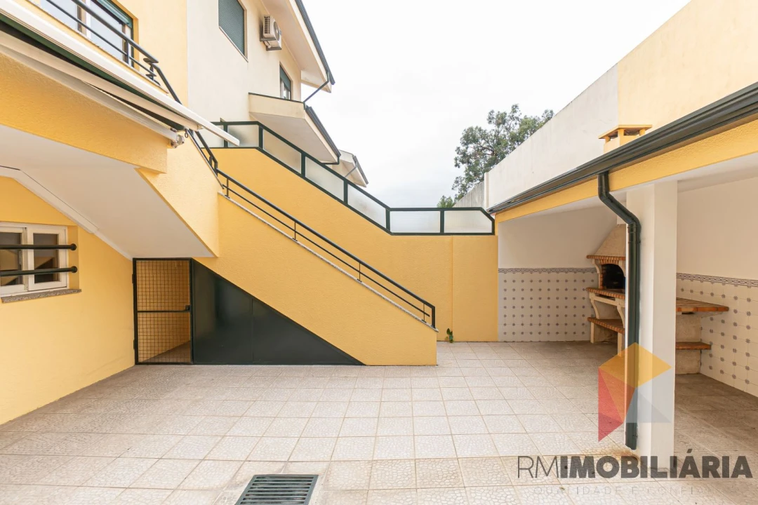 Moradia T4 para Venda em Fânzeres e São Pedro da Cova Foto 50