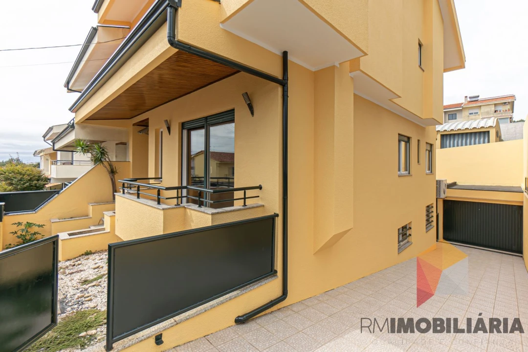 Moradia T4 para Venda em Fânzeres e São Pedro da Cova Foto 4