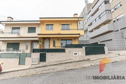 Moradia T4 para Venda em Fânzeres e São Pedro da Cova