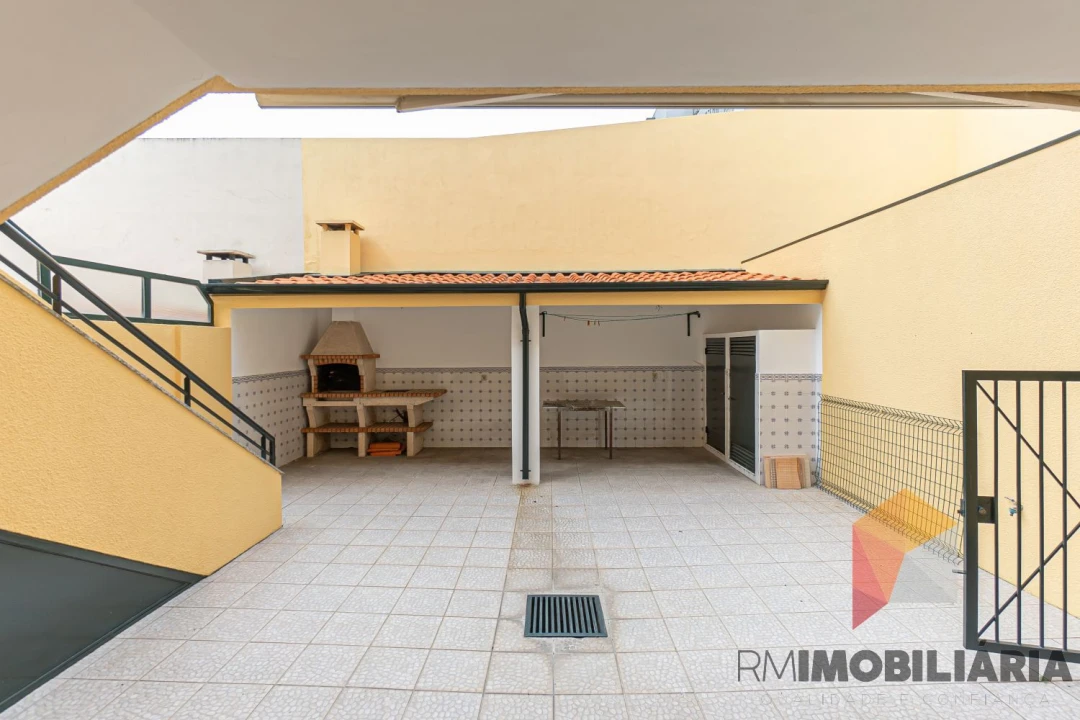 Moradia T4 para Venda em Fânzeres e São Pedro da Cova Foto 48