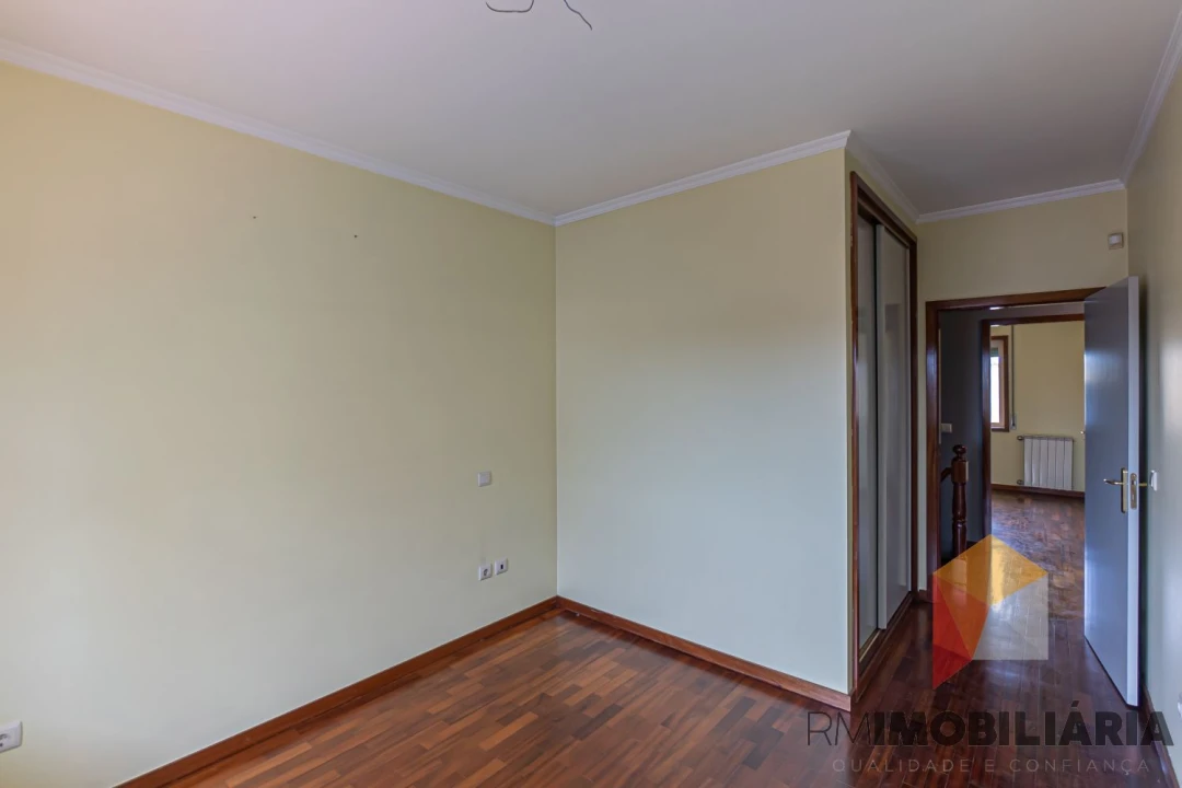 Moradia T4 para Venda em Fânzeres e São Pedro da Cova Foto 39