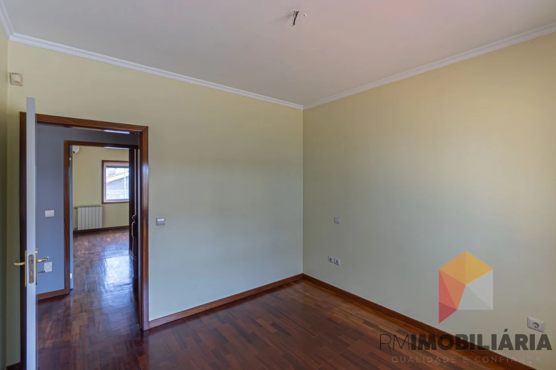 Moradia T4 para Venda em Fânzeres e São Pedro da Cova Foto 19