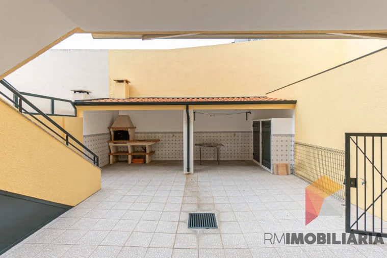Moradia T4 para Venda em Fânzeres e São Pedro da Cova Foto 48