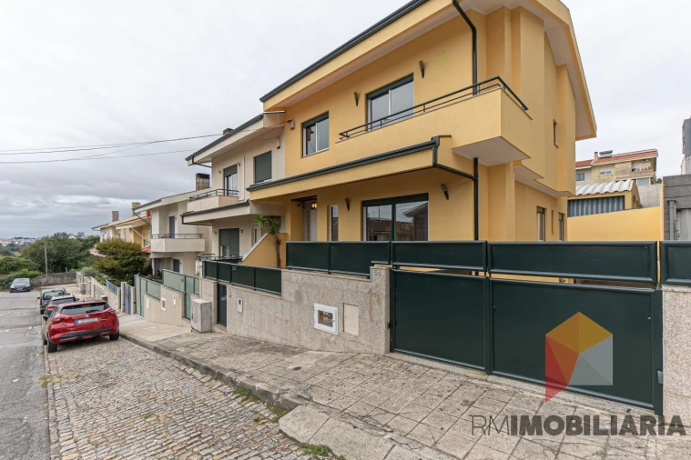 Moradia T4 para Venda em Fânzeres e São Pedro da Cova Foto 55