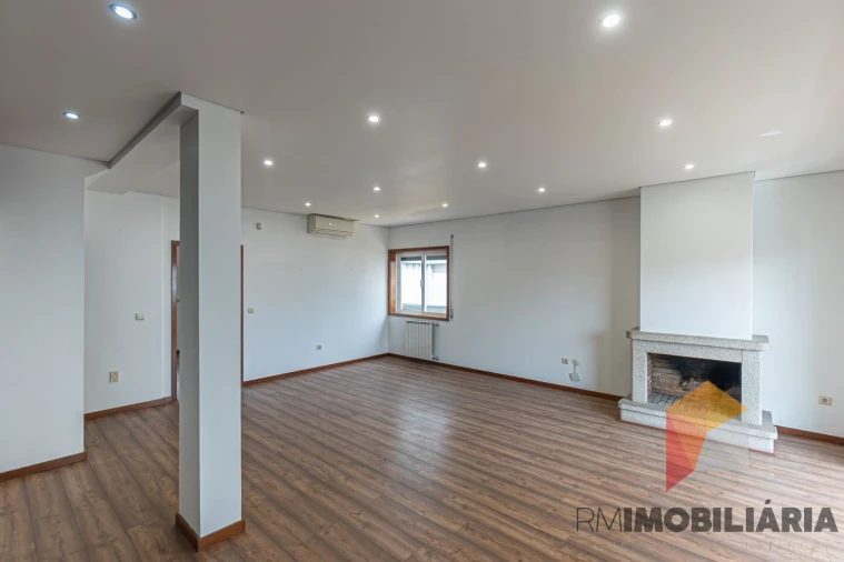 Moradia T4 para Venda em Fânzeres e São Pedro da Cova Foto 6