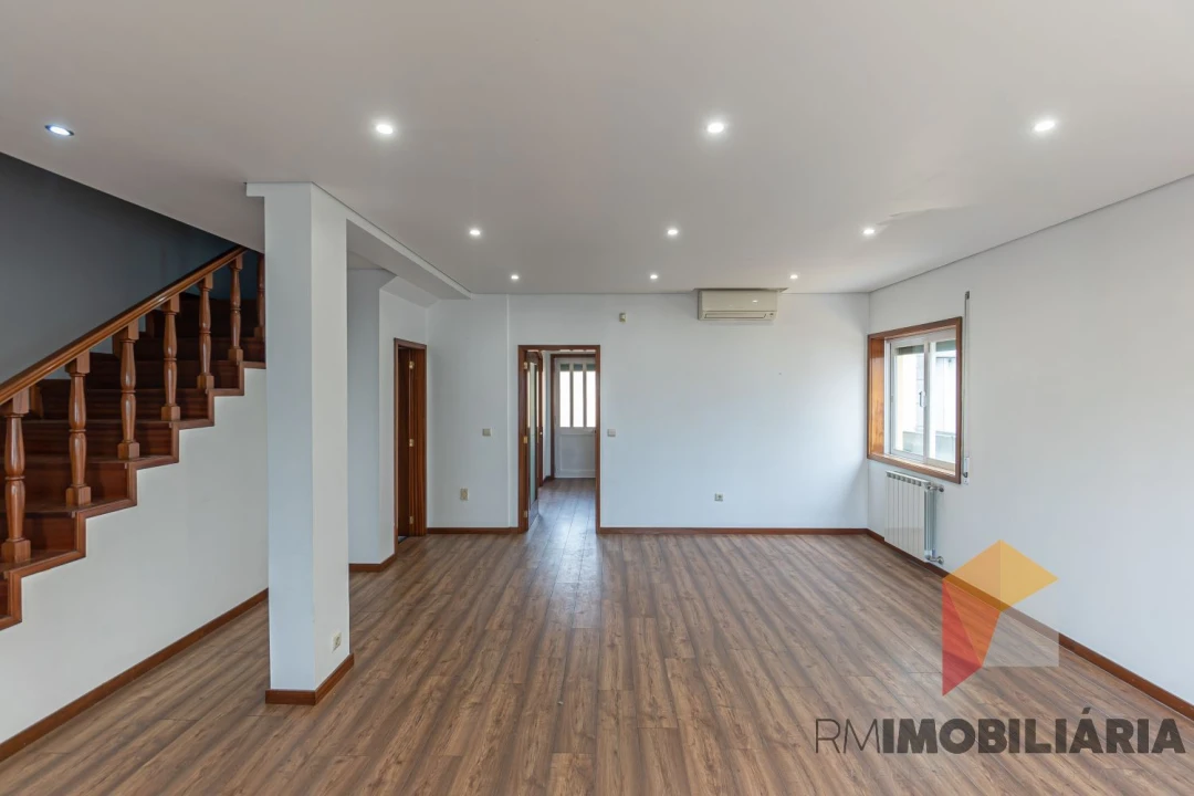 Moradia T4 para Venda em Fânzeres e São Pedro da Cova Foto 7