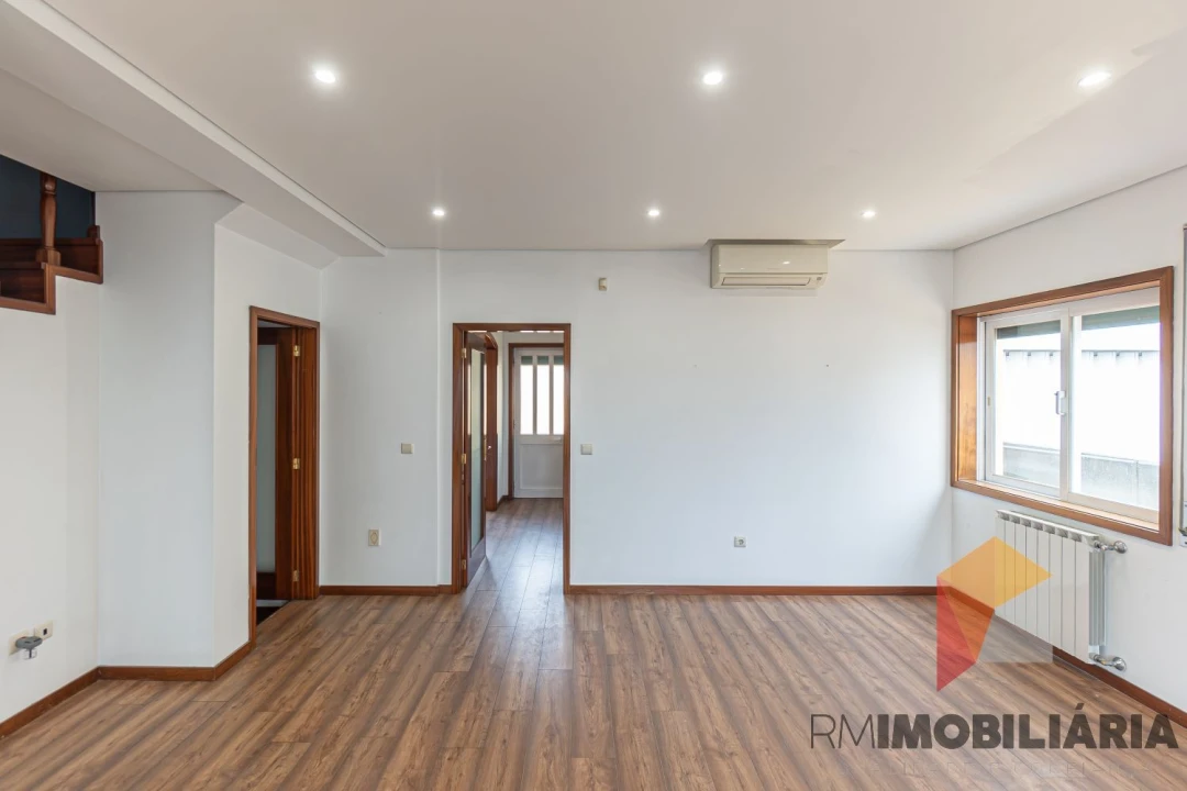 Moradia T4 para Venda em Fânzeres e São Pedro da Cova Foto 9