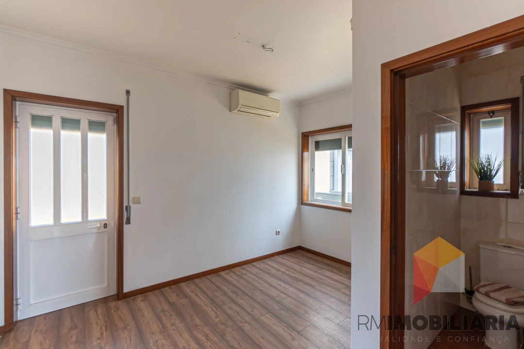 Moradia T4 para Venda em Fânzeres e São Pedro da Cova Foto 13