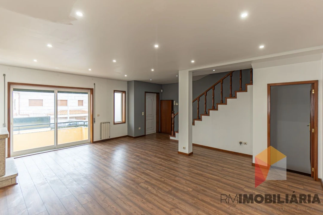 Moradia T4 para Venda em Fânzeres e São Pedro da Cova Foto 10