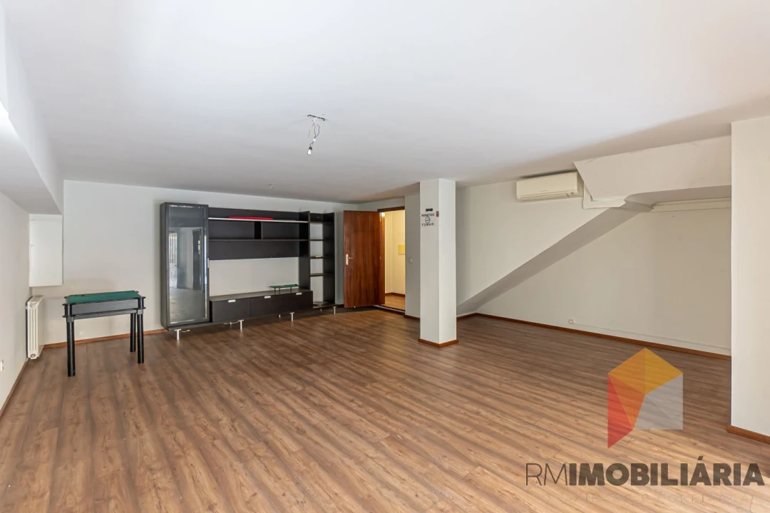 Moradia T4 para Venda em Fânzeres e São Pedro da Cova Foto 42