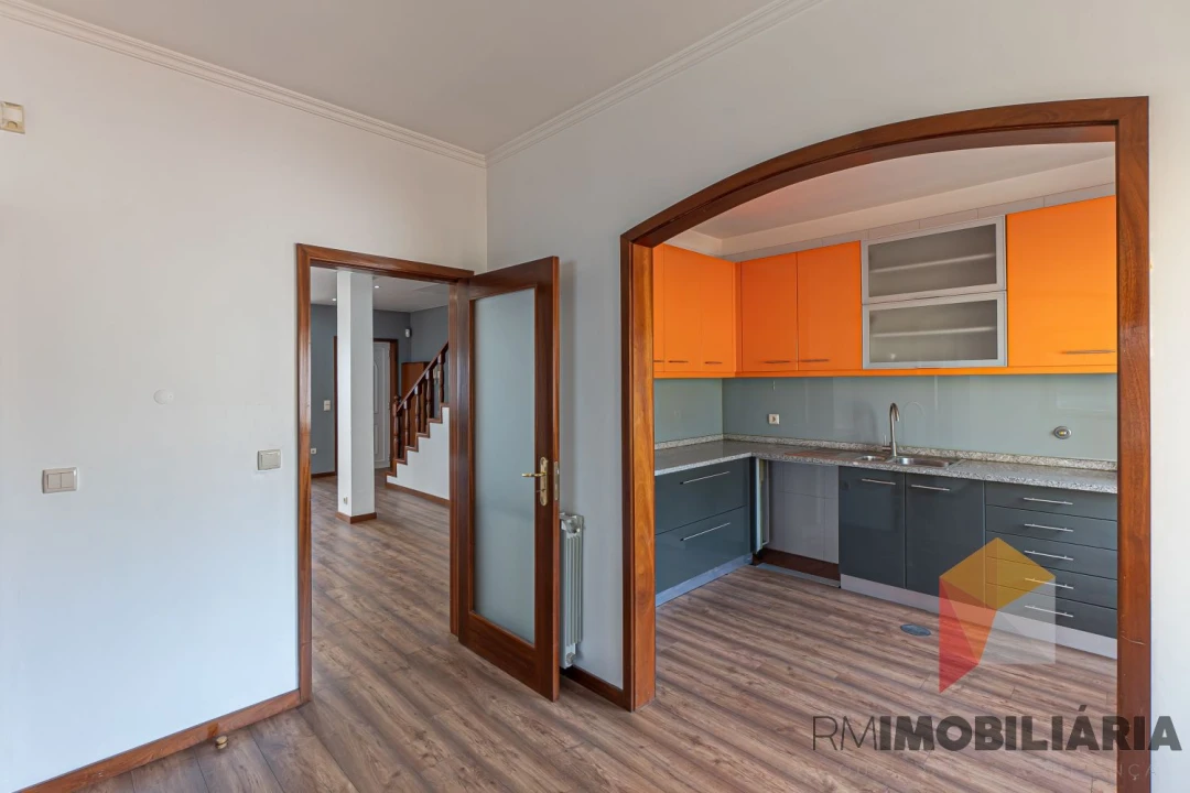 Moradia T4 para Venda em Fânzeres e São Pedro da Cova Foto 15