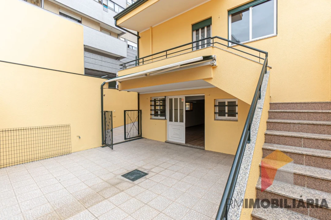 Moradia T4 para Venda em Fânzeres e São Pedro da Cova Foto 51