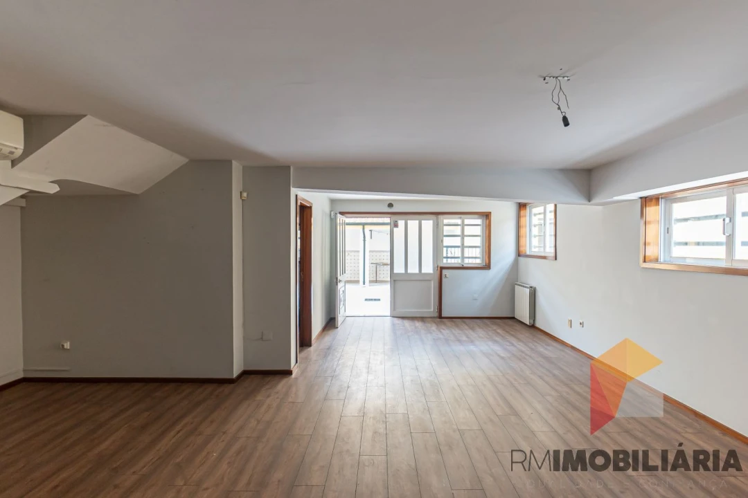 Moradia T4 para Venda em Fânzeres e São Pedro da Cova Foto 45