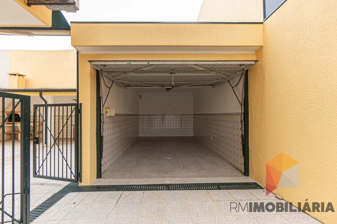 Moradia T4 para Venda em Fânzeres e São Pedro da Cova Foto 53