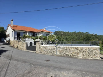 Moradia T3 para Venda em Cossourado e Linhares