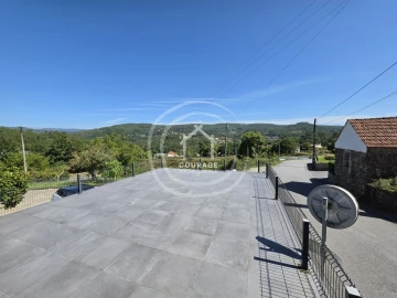 Moradia T3 para Venda em Cossourado e Linhares