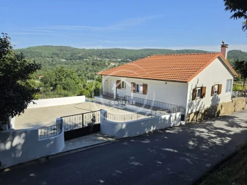 Moradia T3 para Venda em Cossourado e Linhares