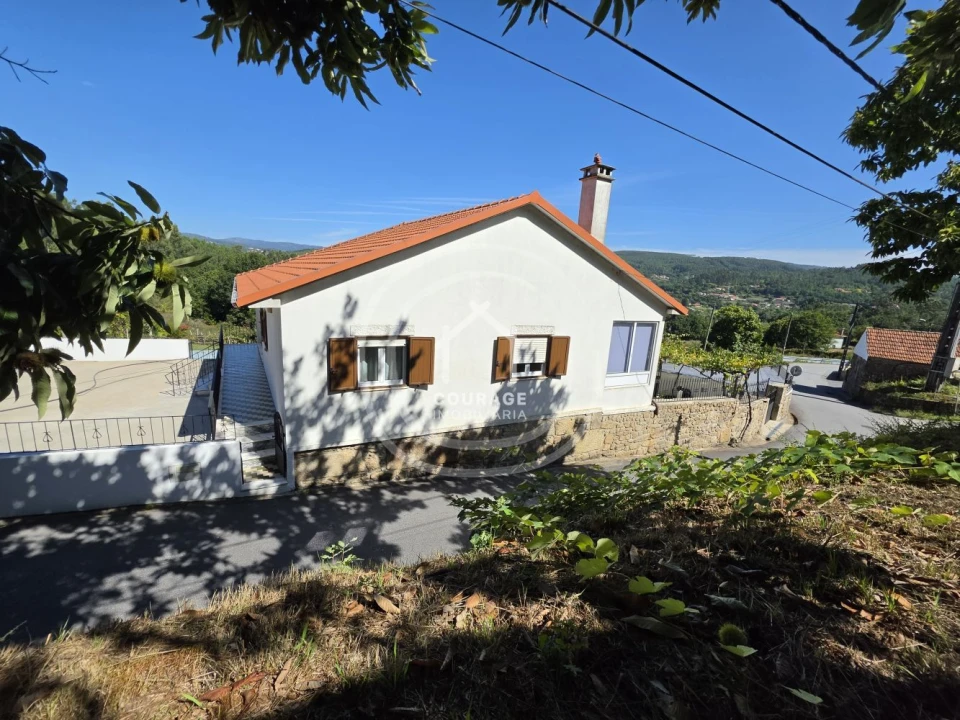 Moradia T3 para Venda em Cossourado e Linhares Foto 4