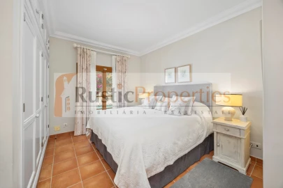 Moradia T4 para Venda em Loule (São Sebastião)