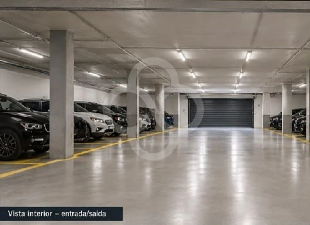 Garagem para Venda em Sacavém e Prior Velho Foto 3