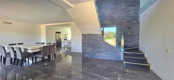 Moradia T8 para Venda em Castanheira do Ribatejo e Cachoeiras