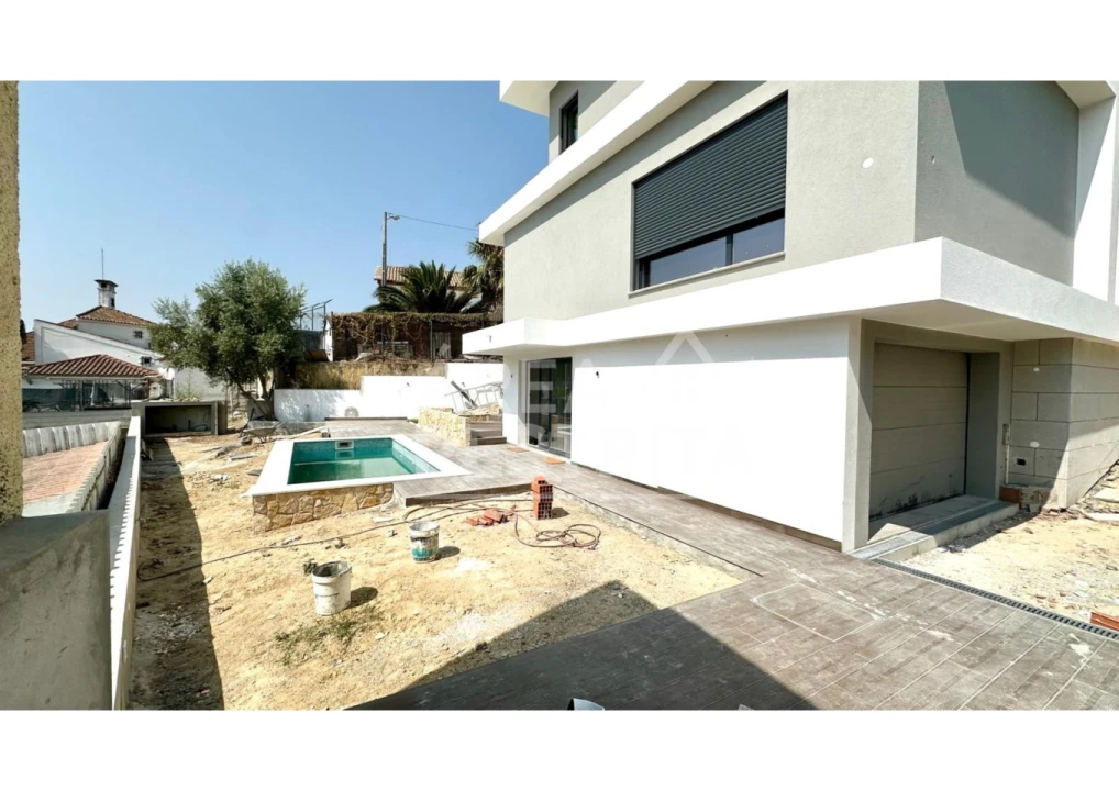 Moradia T4 para Venda em Charneca de Caparica e Sobreda Foto 9