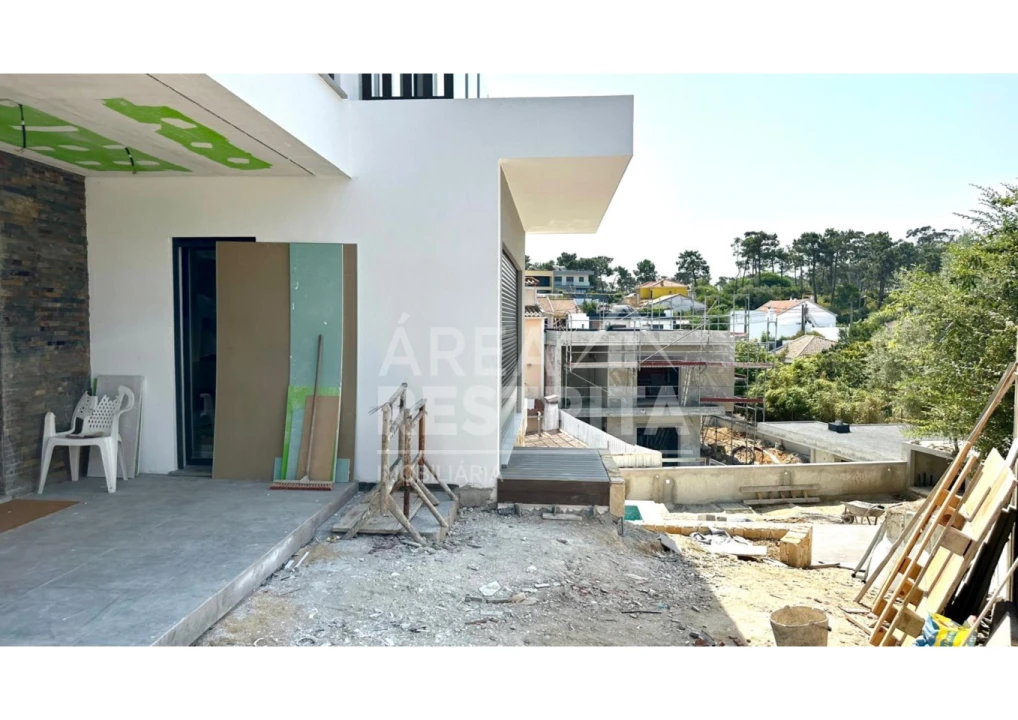 Moradia T4 para Venda em Charneca de Caparica e Sobreda Foto 12