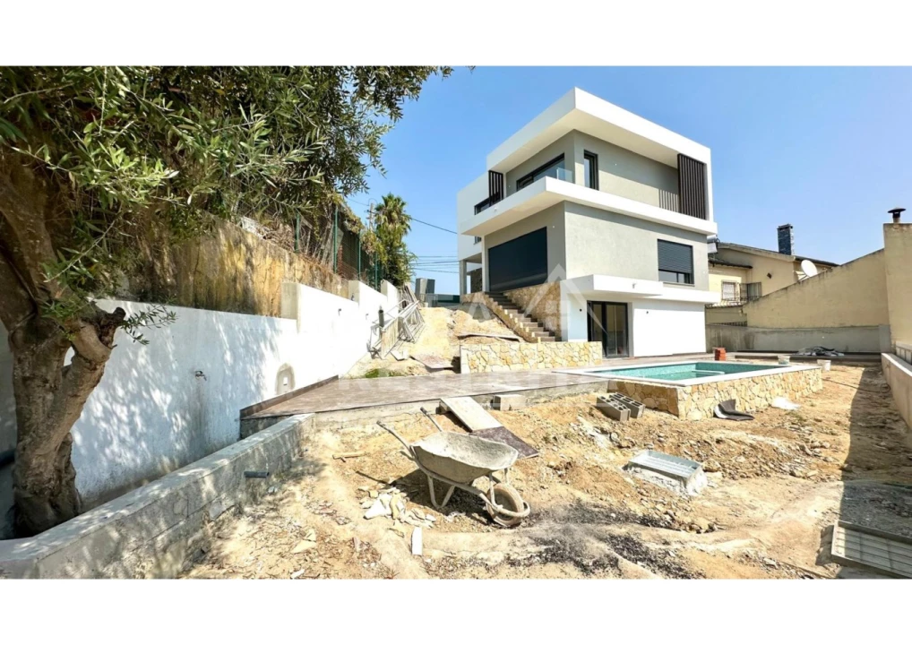 Moradia T4 para Venda em Charneca de Caparica e Sobreda Foto 4