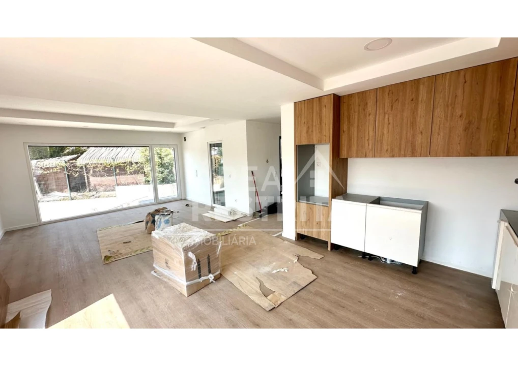 Moradia T4 para Venda em Charneca de Caparica e Sobreda Foto 8