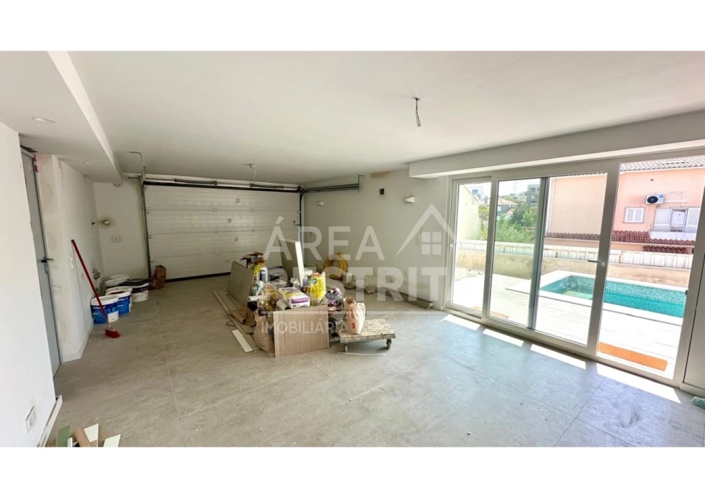Moradia T4 para Venda em Charneca de Caparica e Sobreda Foto 16