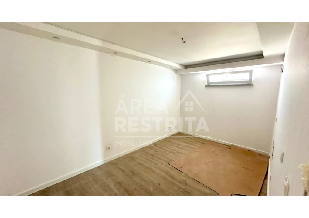 Moradia T4 para Venda em Charneca de Caparica e Sobreda Foto 18