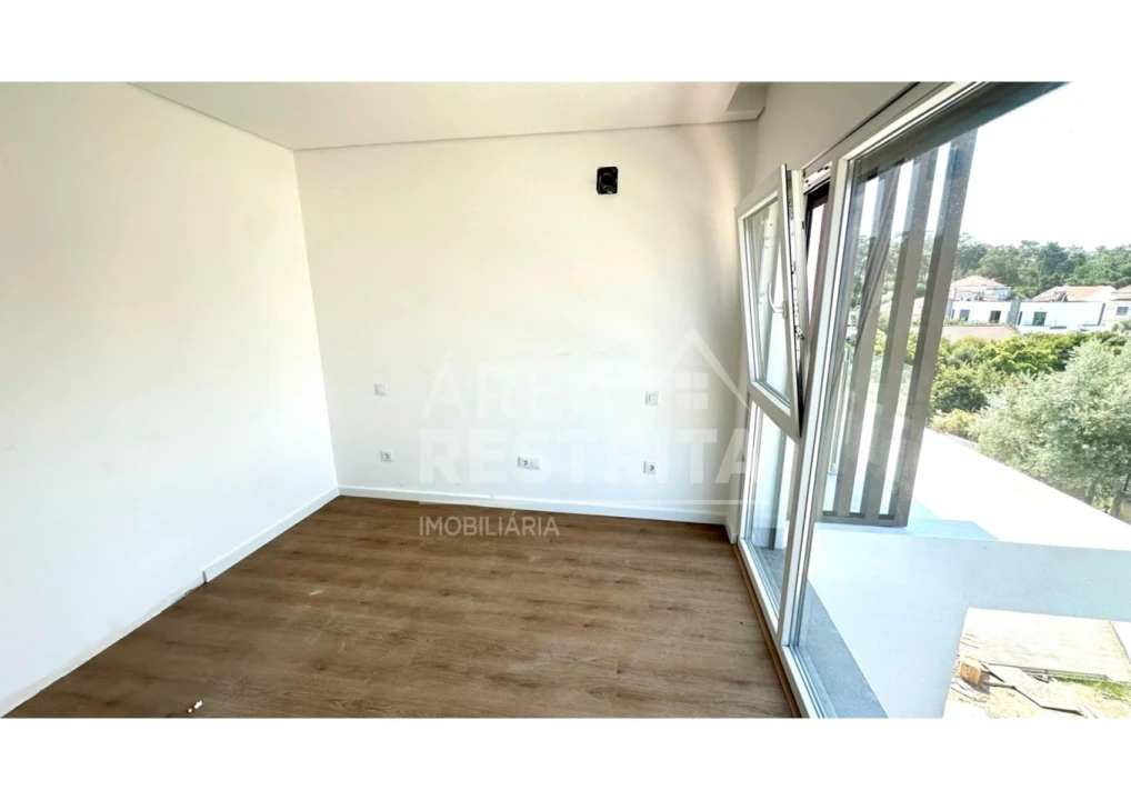 Moradia T4 para Venda em Charneca de Caparica e Sobreda Foto 32