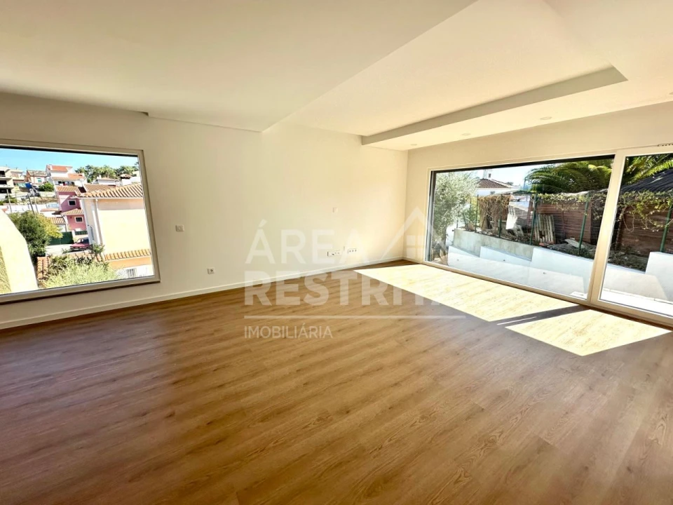 Moradia T4 para Venda em Charneca de Caparica e Sobreda Foto 8
