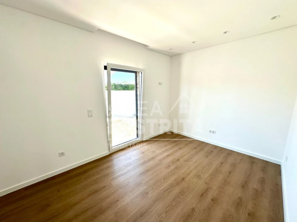 Moradia T4 para Venda em Charneca de Caparica e Sobreda Foto 11