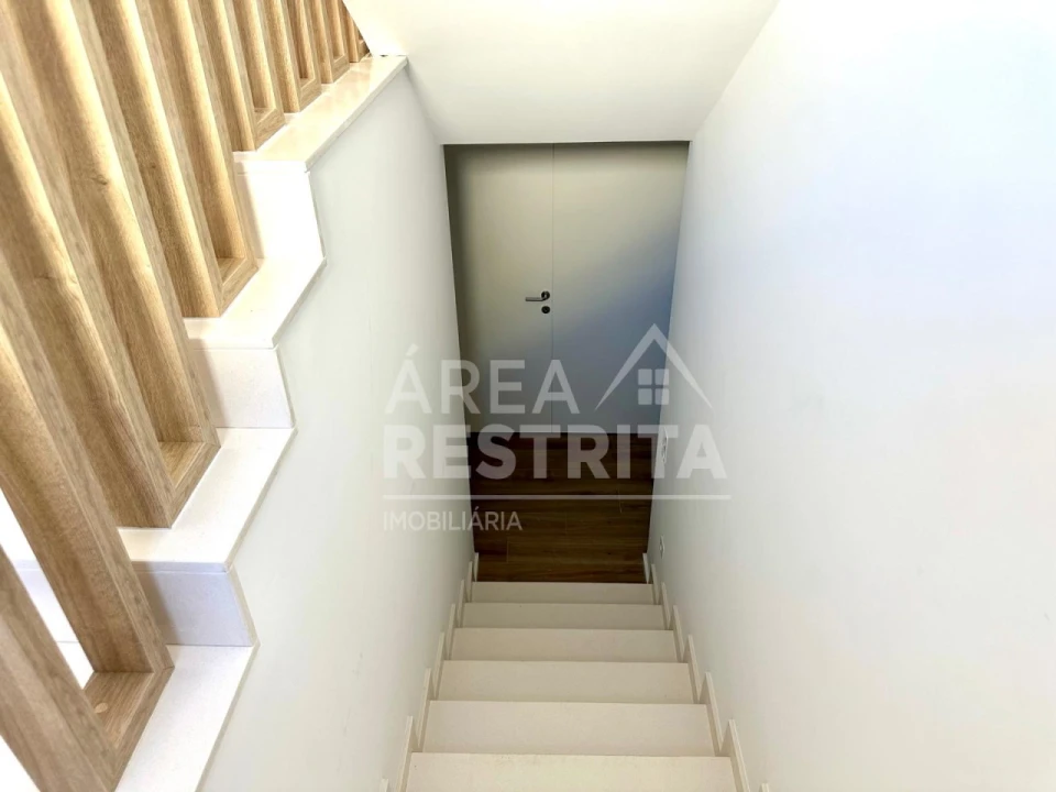 Moradia T4 para Venda em Charneca de Caparica e Sobreda Foto 28