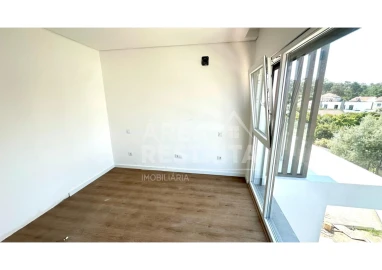 Moradia T4 para Venda em Charneca de Caparica e Sobreda