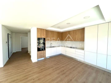 Moradia T4 para Venda em Charneca de Caparica e Sobreda