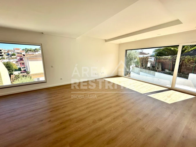 Moradia T4 para Venda em Charneca de Caparica e Sobreda Foto 8