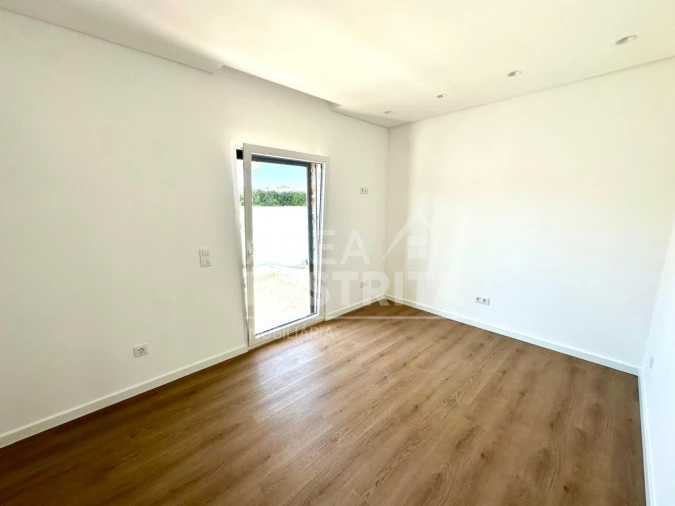Moradia T4 para Venda em Charneca de Caparica e Sobreda Foto 11