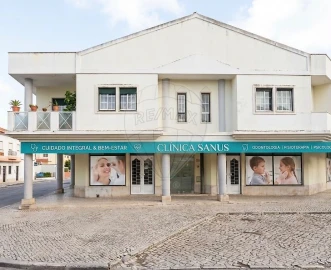 Loja para Arrendamento em Charneca de Caparica e Sobreda