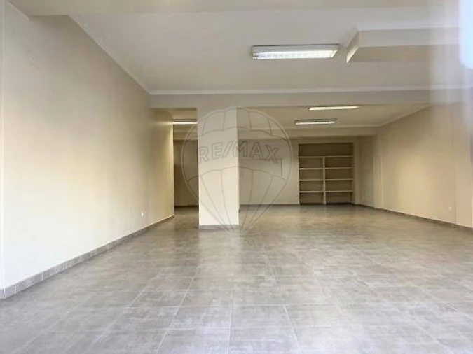 Loja para Arrendamento em Charneca de Caparica e Sobreda Foto 2