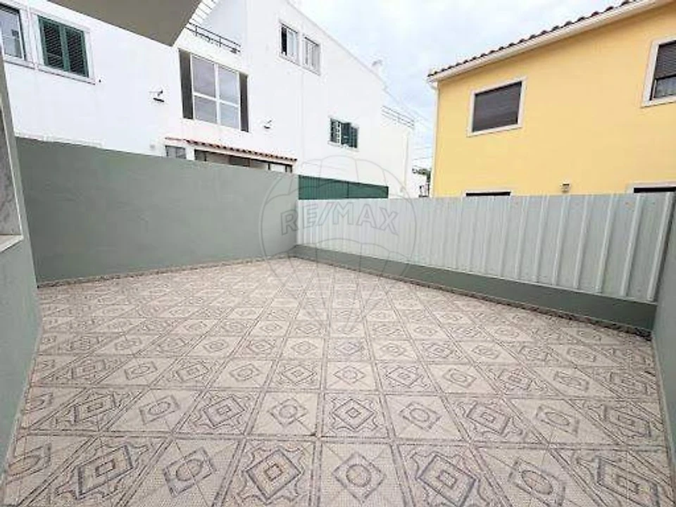 Loja para Arrendamento em Charneca de Caparica e Sobreda Foto 13