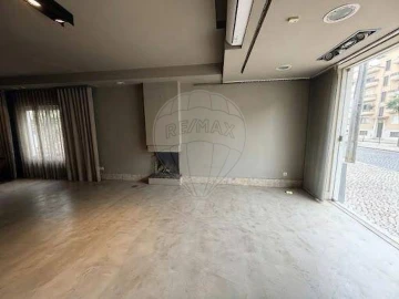 Loja para Arrendamento em Charneca de Caparica e Sobreda