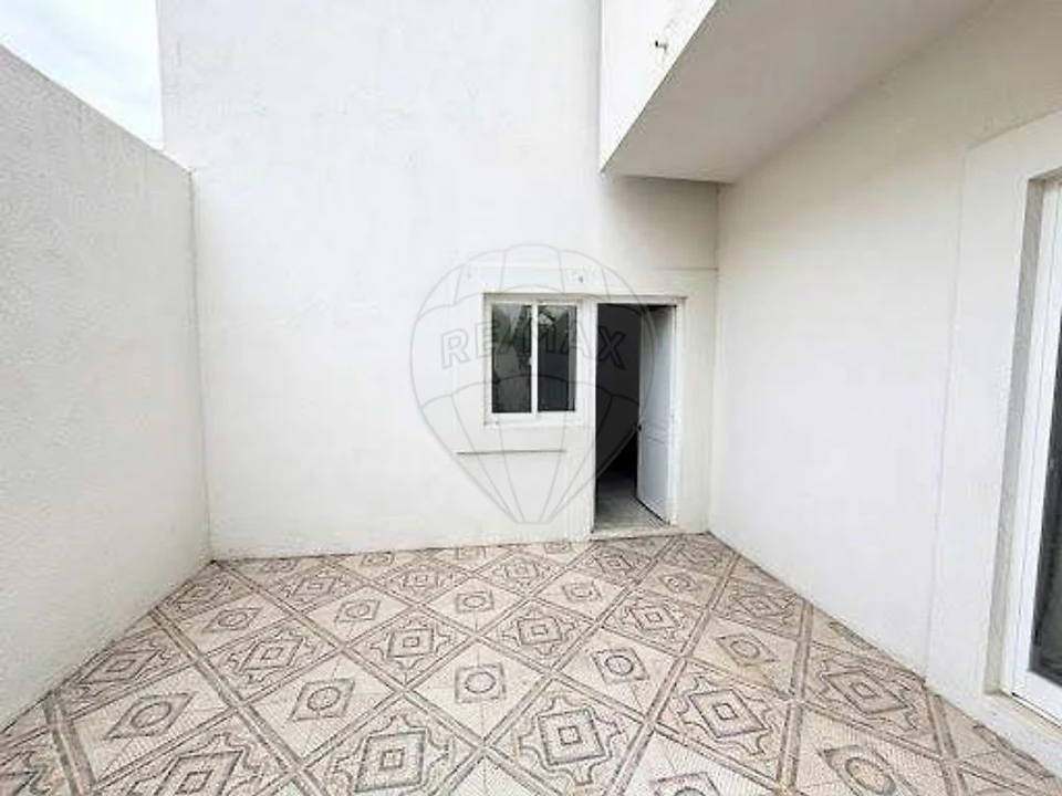 Loja para Arrendamento em Charneca de Caparica e Sobreda Foto 12