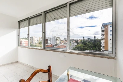 Apartamento T2 para Arrendamento em Lumiar